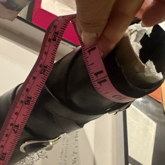 Vince Camuto Ankle Heel Boot💕 - Picture 9 of 9